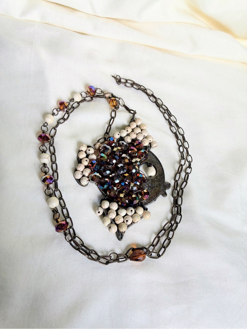 Fish Pendant Necklace with howlite and multicolor glass beads #boho #festival